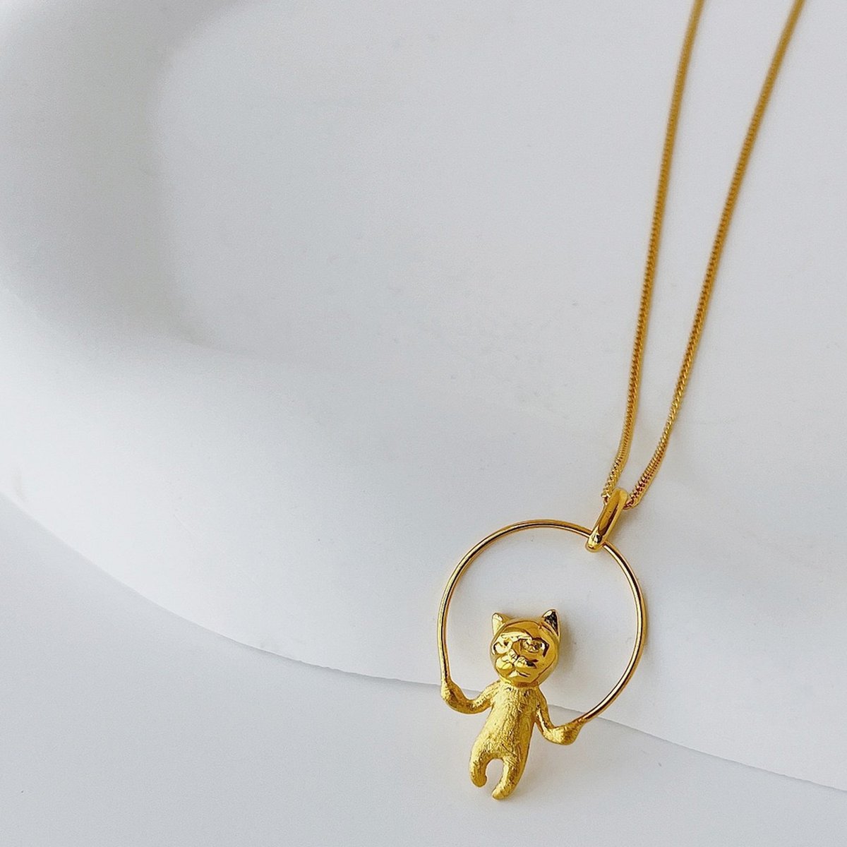 Cute Rope Skipping Cat Necklace - Gold n Silver